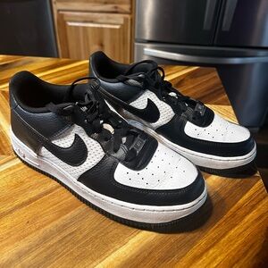 Boys Nike Air Force One Shoes Black & White Size 6.5 Y